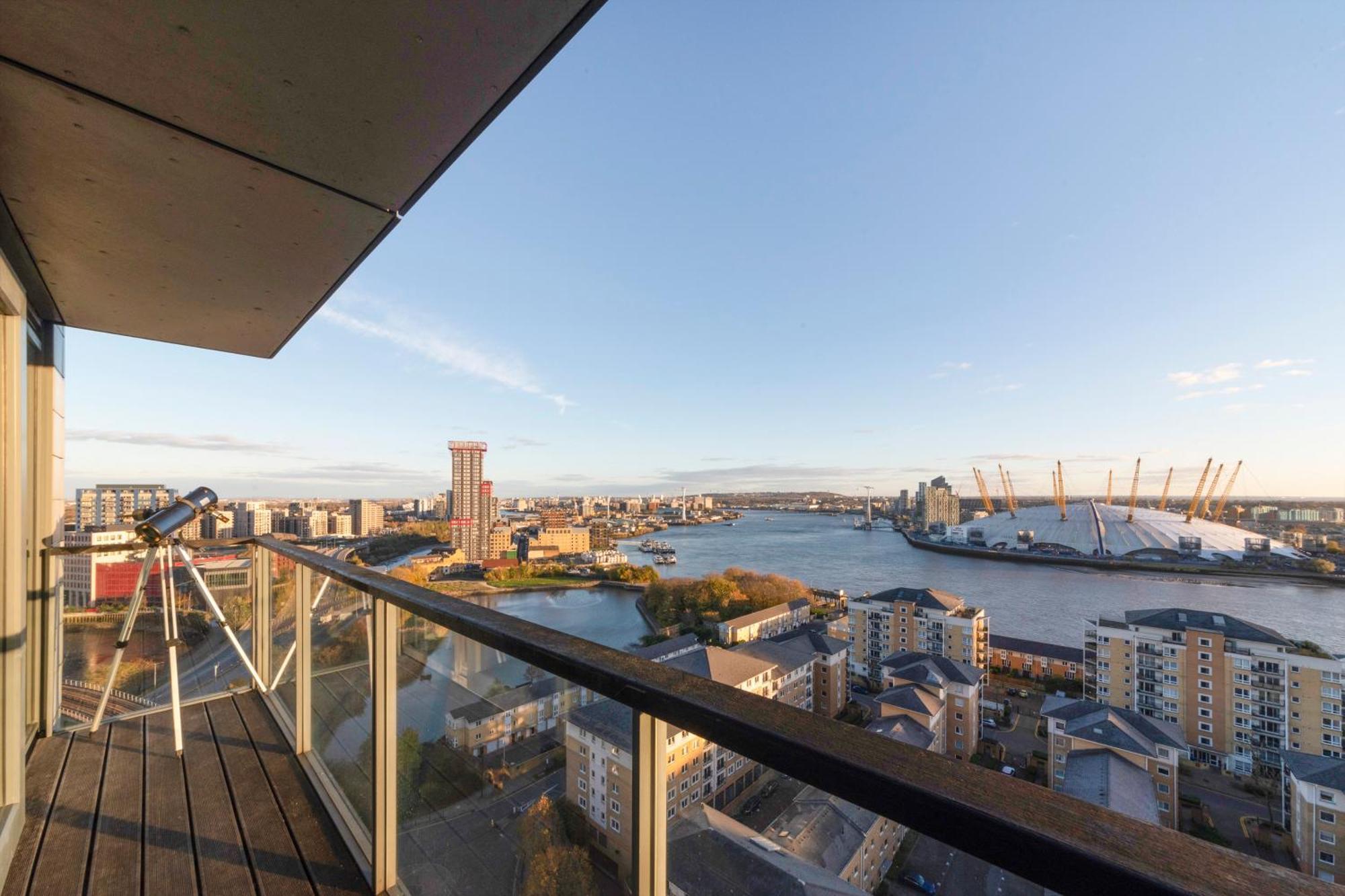 Canary Wharf & O2 London Exterior photo