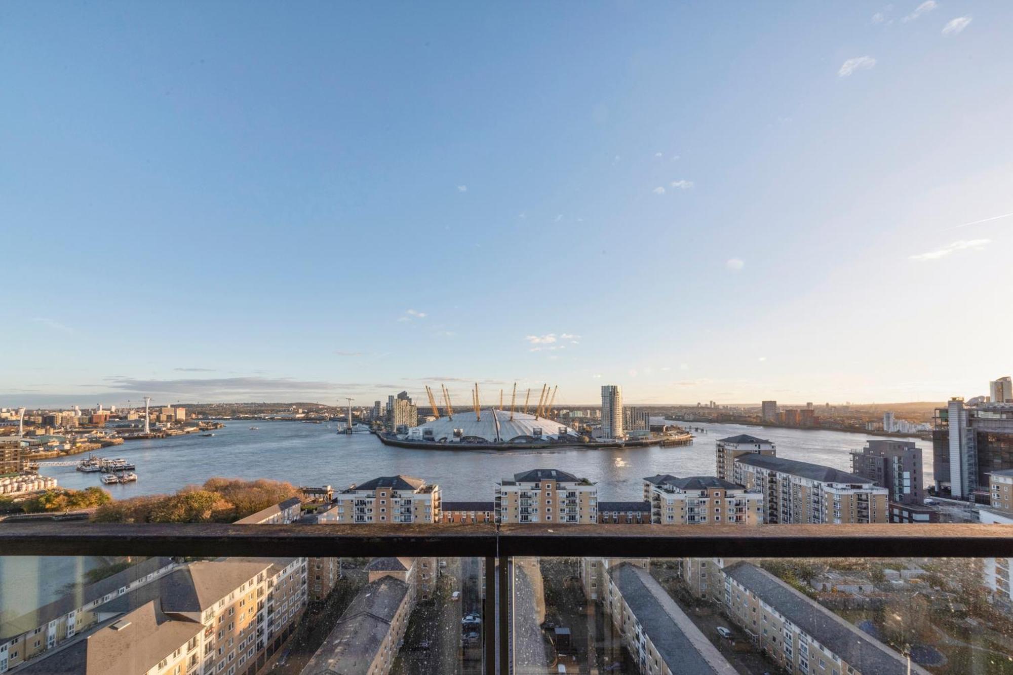 Canary Wharf & O2 London Exterior photo